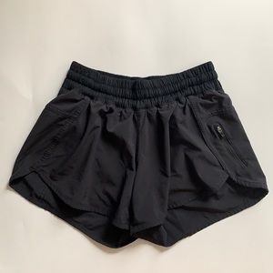 Lululemon black tracker shorts size 6 (lined)